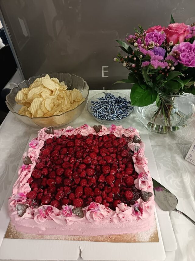 Kiitos upeista synttäreistä!❤️
Femifit kiittää kaikkia synttärivieraita lämpimästä tunnelmasta ja aktiivisesta osallistumisesta. Oli mahtavaa juhlia merkkipäiväämme yhdessä juuri teidän kanssanne.
Tästä on hyvä jatkaa eteenpäin teidän kanssanne!
Terveisin,
Femitin tiimi