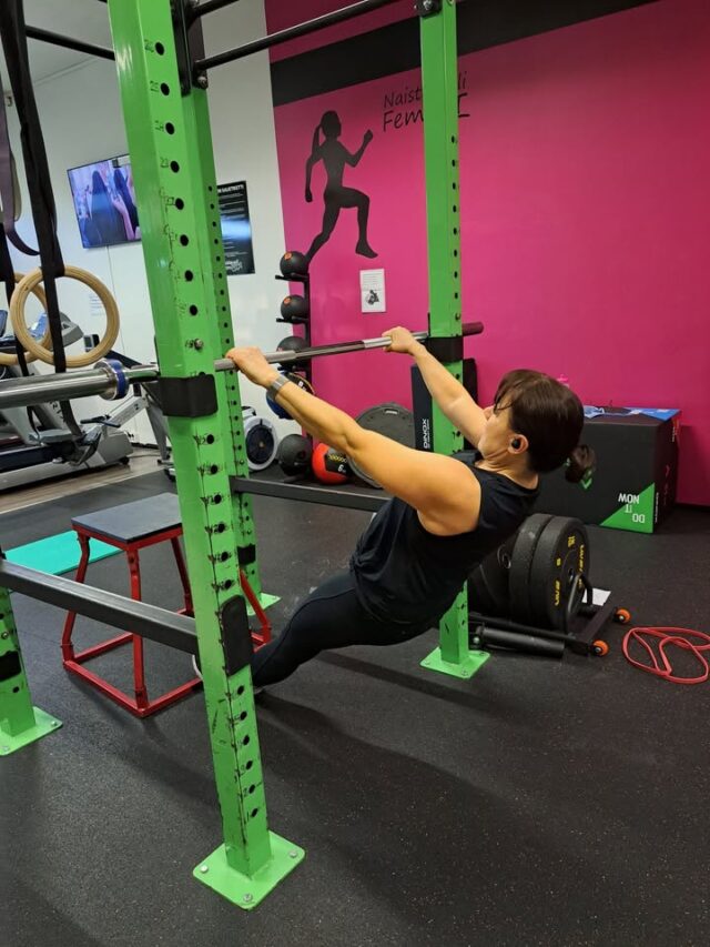 🌺 HUHTIKUUN KÄYNTIHAASTE - VOITA 2 KK ILMAISTA TREENIAIKAA🌺Kevät on täällä ja nyt laitetaan tossua toisen eteen ! Femifitillä on käynnissä huikea Käyntihaaste, joka jatkuu huhtikuun loppuun saakka.Tavoitteena on kerätä vähintään 10 käyntiä huhtikuun aikana! Haaste on loistava tapa boostata rutiineja ja palkita itsesi säännöllisestä liikkumisesta .🎁 PALKINTOKaikkien vähintään 10 käyntiä keränneiden kesken arvomme 2 kk ilmaista treeniaikaa .Näin osallistut helposti:1. Tunnistaudu vastaanoton päätteellä aina saapuessasi
2. Klikkaa itsesi mukaan haasteeseen näytöltä saapuessasi
3. Lähtiessä tunnistaudu ja klikkaa itsesi ulos haasteesta, näin suorituksesi rekisteröityy!Tsemppiä treeneihin!