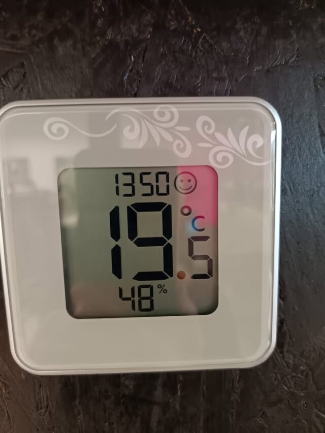 Treenit kuumana hellepäivänä? Femifitillä treenaat viileässä!Ulkona vallitsee kuuma helle, mutta FemiFitin salilla on aina miellyttävät 19 astetta.
❄️ Jäähdytysjärjestelmämme toimii kokopäiväisesti varmistaakseen, että treenitilat pysyvät viileinä, treenatessa keho toimii kuin kuuma moottori ja lämmöntuotto moninkertaistuu. Siksi viileässäkin salilämpötilassa tulee nopeasti lämmin ja hiki.💦Näillä konsteilla hallitset kehon lämpöä helteellä:
🚰 Hyödynnä vesipistettä: Saliltamme löytyy vesipiste. Juo raikasta vettä säännöllisesti pitkin treeniä, sillä se viilentää kehoa tehokkaasti sisältäpäin.
👕 Valitse tekniset urheiluvaatteet: Hengittävät materiaalit siirtävät kosteutta pois iholta ja auttavat kehoa pysymään viileämpänä kuin perinteinen puuvilla.
⏱️ Säätele taukoja: Pidä sarjojen välissä hieman pidemmät lepohetket, jotta syke ja kehon lämpötila ehtivät tasaantua ennen seuraavaa suoritusta.
🔥 HUOM! Kaverikampanja päättyy huomenna! 🔥 Hyödynnä kaverikampanjamme huomiseen asti ja tulkaa yhdessä nauttimaan raikkaista treeneistä!👯♀️💪Ota oma treenipullo mukaan ja suuntaa viileälle salillemme!✨#femifit #kuntosali #kaverikampanja #helle #treenipäivä #hyvinvointi #kesätreenit #treenikaveri